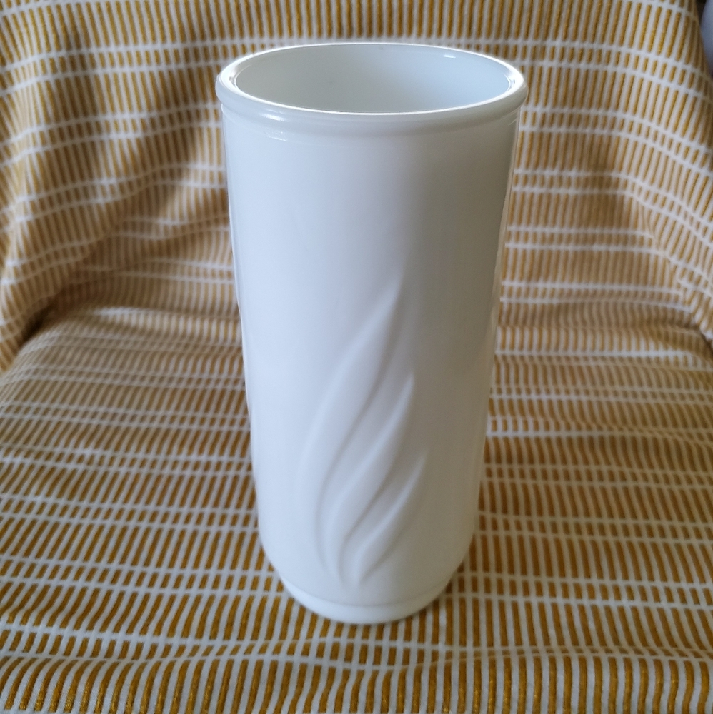 Vintage milk glass vase with tulip leaves